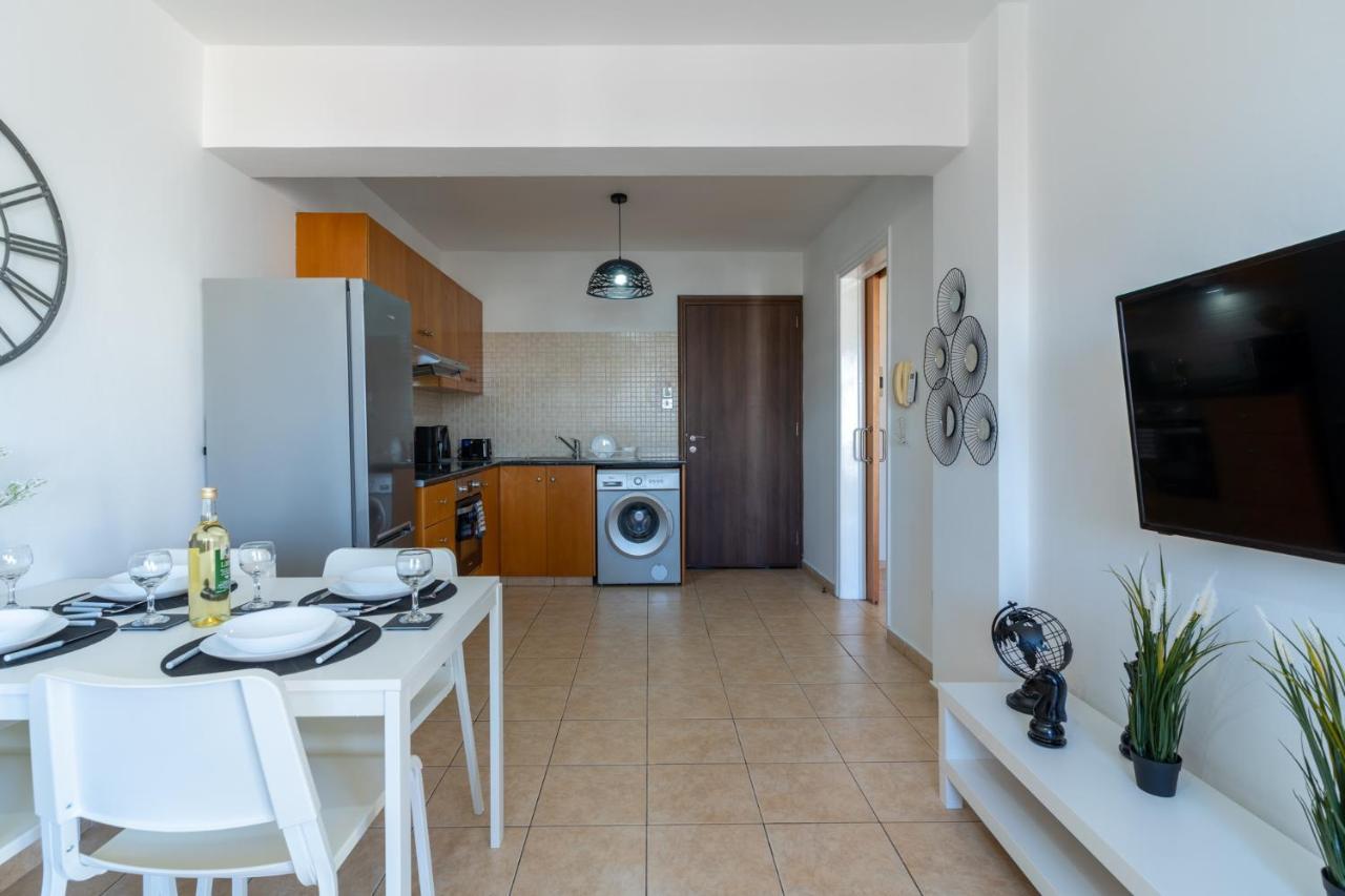 Polyn 1- Bedroom Apartment In Λάρνακα Εξωτερικό φωτογραφία